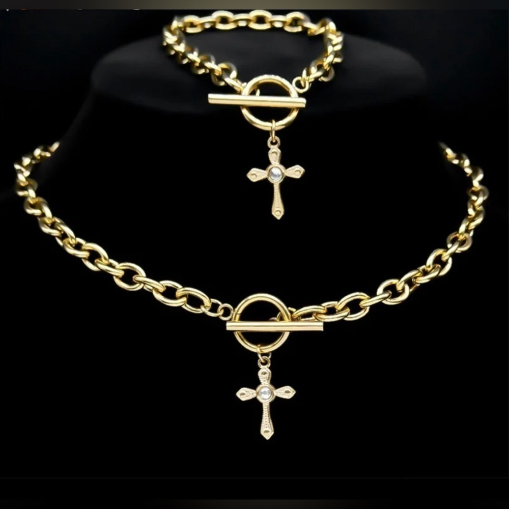 ⭐️NEW⭐️ 18K Gold Chunky Chain Cross Metal Accent Choker Necklace & Bracelet Set